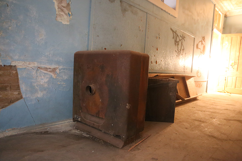 A rusted radiator in a classroom at Carver High School in Lockhart, TX on Jan. 29, 2021. Kristen Meriwether/LPR